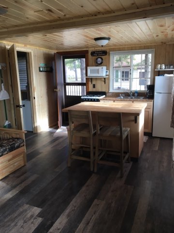 cabin 3 kitchen and breakfast bar